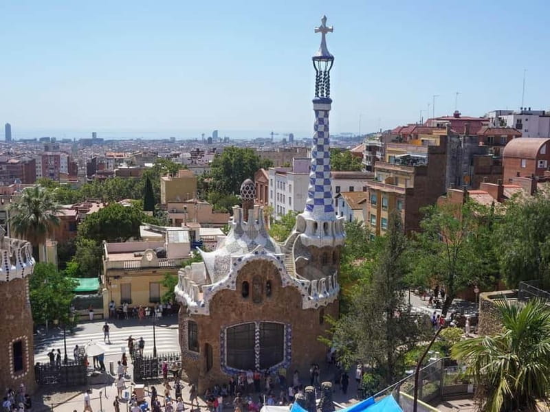 Park Güell: Guided Tour with Optional Gaudí Experience Entry - Meeting El Drac, Park Güell’s famous salamander