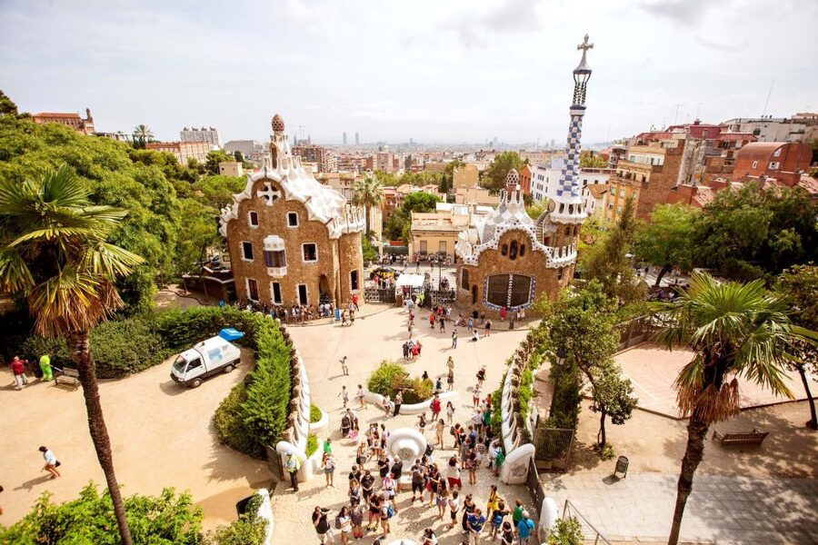 Park Güell: Guided Tour with Optional Gaudí Experience Entry - The main terrace and views across Barcelona