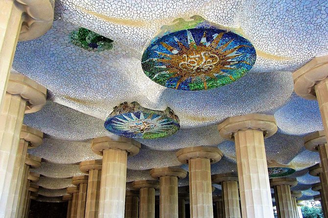 Park Guell Guided Tour with Skip the line Ticket - The main square and its serpentine bench