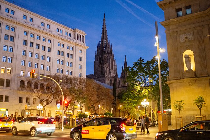 Photo Walking Tour Barcelona Cathedral Gothic Quarter El Born - Photographing El Mon Neix En Cada Besada