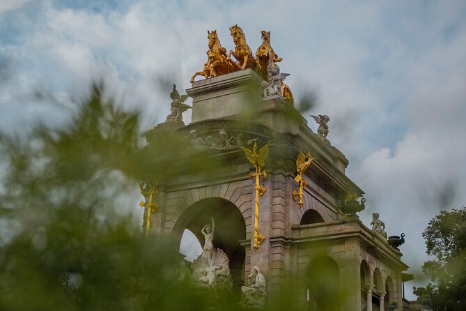 Photo Walking Tour Barcelona Cathedral Gothic Quarter El Born - The Bishop’s Bridge and Plaça de Sant Jaume