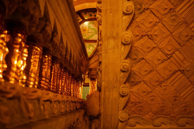 Photo Walking Tour Barcelona Cathedral Gothic Quarter El Born - Framing Parc de la Ciutadella and Arc de Triomf