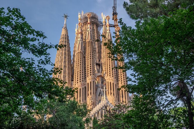 Photo Walking Tour Sagrada Familia and Gaudí in Barcelona - Photographing Sagrada Família from every angle