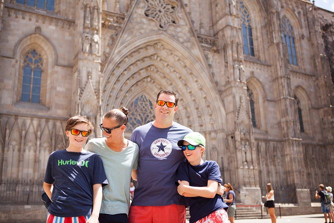 Photoshoot tour in Barcelona Secret Corners - Walking through El Born and La Ribera