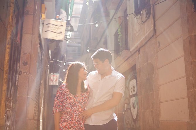 Photoshoot tour in Barcelona Secret Corners - Plaça d’Isidre Nonell and the city’s playful side