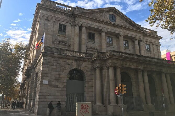 Picasso Museum and Walking Tour Plus Optional Wine & Food Tasting - Arriving at the Picasso Museum