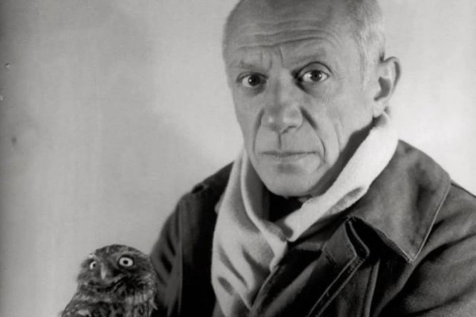 Picasso Museum private tour and walk in El Born district - Starting with Picasso at Carrer de Montcada