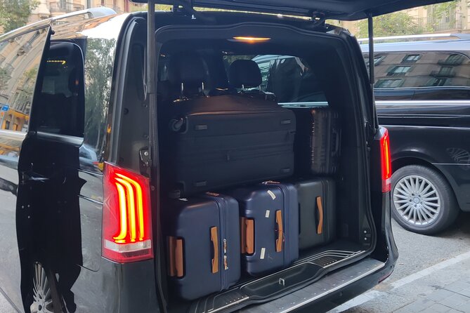 Premium Transfer from / to Airport and Port - A Direct Ride to Any Barcelona City Address