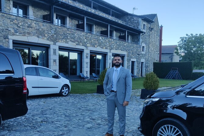 Premium Transfer from / to Airport and Port - What the Vehicle and Service Feel Like for Groups