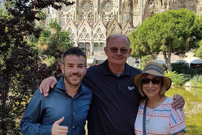 Private 2 Hours Sightseeing Tour in Barcelona - Gothic Quarter: a quick taste of old Barcelona