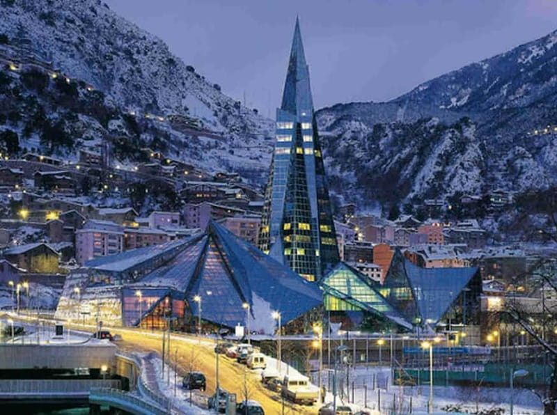 Private Andorra or Pyrinees Ski / Snowboard Tour Day trip - Five hours of free skiing at La Molina