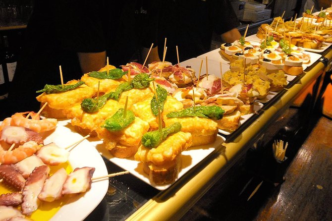 Private Barcelona Art and Tapas Walking Tour with Picasso Museum - What the private format is worth