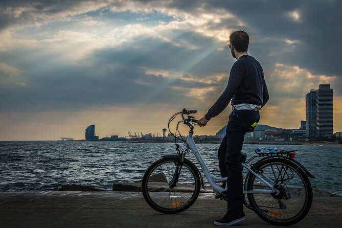 Private Barcelona E-Bike Photography Tour - From El Cap de Barcelona to Barceloneta beach