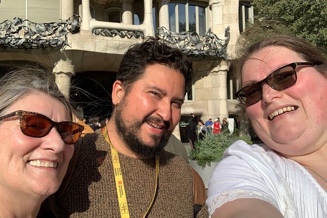 Private Barcelona Highlights: Gothic Sagrada Familia & Park Güell - Park Güell and the city below