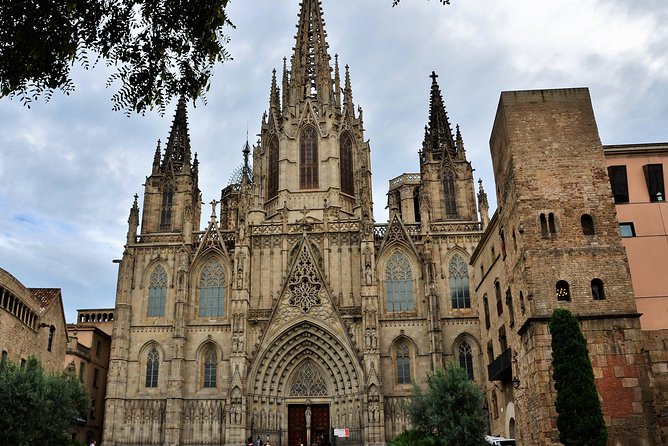 Private Barcelona Old Town and Gothic Quarter Walking Tour - Starting among the Roman lanes of Ciutat Vella