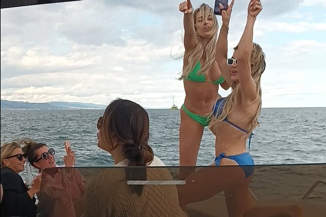 Private Charter in Catamaran Alexa by Barcelona 12 pax 2/4/8 HS - What eight hours on board can feel like