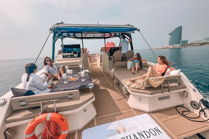 Private Charter in Catamaran Alexa by Barcelona 12 pax 2/4/8 HS - The crew makes a real difference