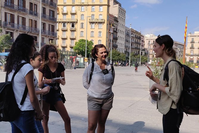 Private Family Treasure Hunt | Guided, fun & 100% Offline | Xventura Barcelona - The private guide and family group size