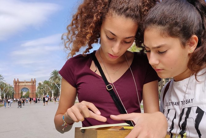 Private Family Treasure Hunt | Guided, fun & 100% Offline | Xventura Barcelona - Passeig del Born and the rhythm of the hunt