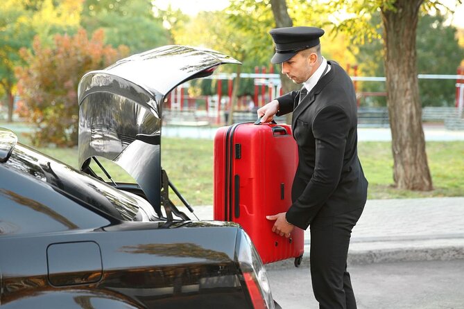 Private One-way Airport Transfer Barcelona Airport to Barcelona - The ride into Barcelona