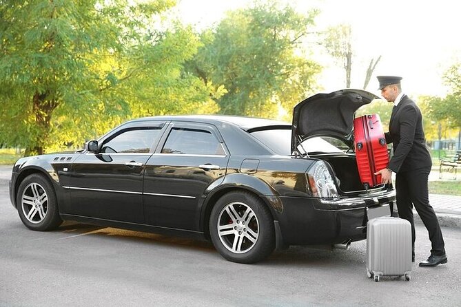 Private One-way Airport Transfer Barcelona Airport to Barcelona - Finding the driver at the airport
