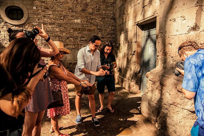 Private Photography Walking Tour with a Local - Catalan culture and the one-photo challenge