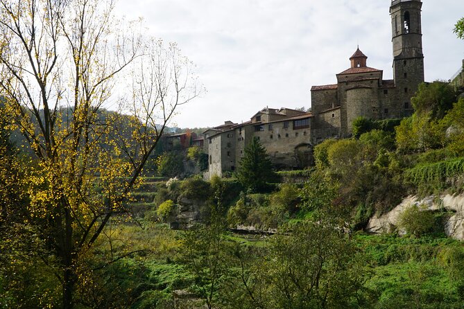 Private Pre-Pyrenees Medieval Village Hike from Barcelona - The Pre-Pyrenees walk is a real hike