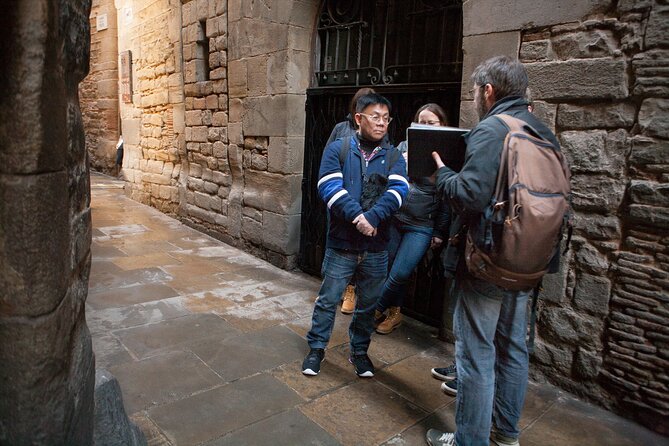 Private Religious Tour: Sagrada Familia, Romans & Jewish Quarter - Roman walls, aqueducts, and the Temple of Augustus