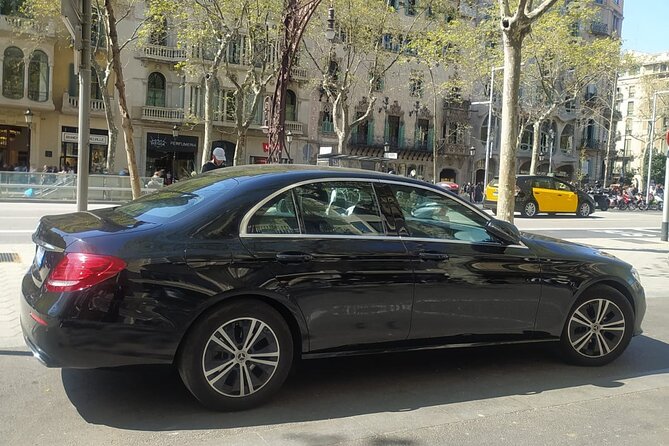 Private Transfer from Barcelona Airport to Barcelona City - The ride into the city