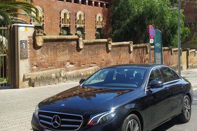 Private Transfer From Barcelona City to Barcelona Airport - The fixed fare and group value