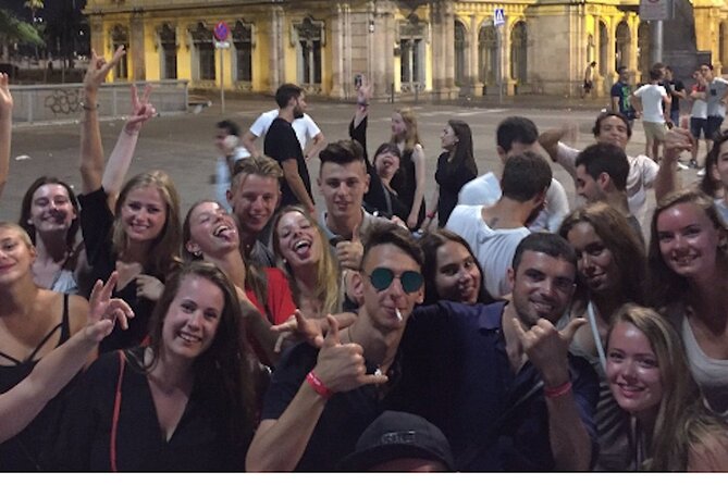 Pub Crawl Barcelona: 4 nightclubs + shots + skip-the-line entry - What the earlier poor night teaches you