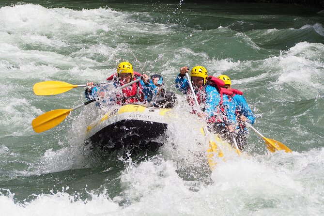 Rafting Llavorsi-Sort, 18km, 9.30 am - The 18 to 19-km run from Llavorsí to Sort