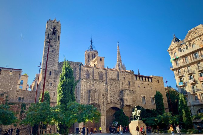 Ramblas, Old Town, Gothic and Gaudi Architecture Walking Tour - A short metro ride connects the old and new city