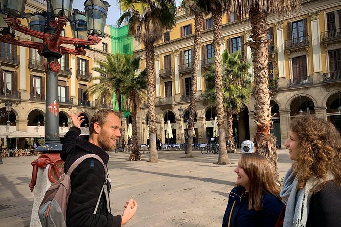 Ramblas, Old Town, Gothic and Gaudi Architecture Walking Tour - Casa Batlló and the street-level view of Gaudí