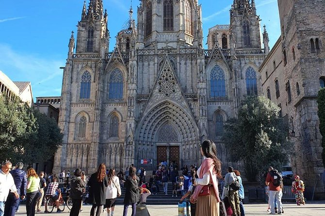 Ramblas, Old Town, Gothic and Gaudi Architecture Walking Tour - La Pedrera and the mountain-like Casa Milà