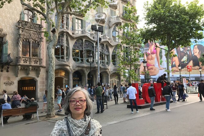 Reserved Entrance to Casa Batlló with Audio Guide in Barcelona - The Dragon Staircase turns movement into part of the art