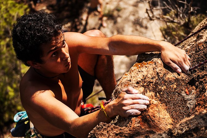 Rock Climbing Barcelona - What the small group means on the rock