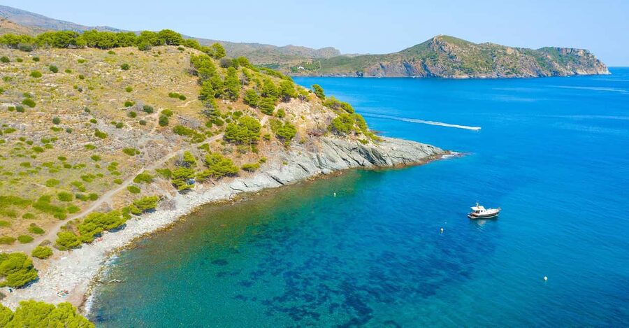 Roses: Cruise to Cala Murtra with Underwater Views - Reaching Cala Murtra by catamaran