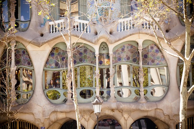 Sagrada Familia and Barcelona Highlights: Private Guided 4-Hour Driving Tour - Why the Sagrada Familia deserves the center of the day