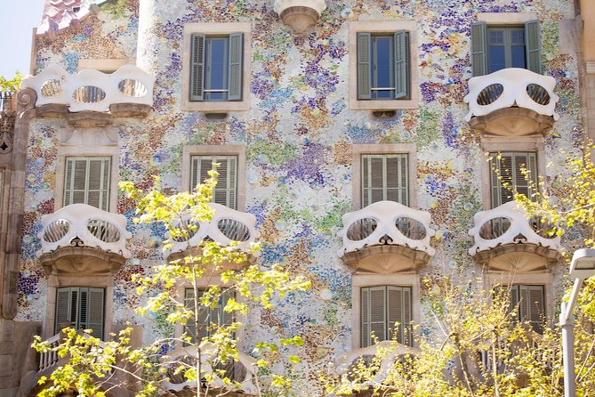 Sagrada Familia and Barcelona Highlights: Private Guided 4-Hour Driving Tour - What the four-hour schedule really means
