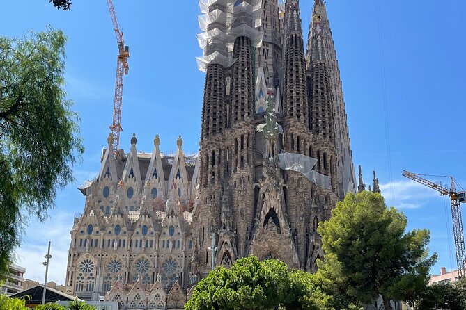 Sagrada Familia and Park Guell Guided Tour with Transport - Is $126.83 a fair price?