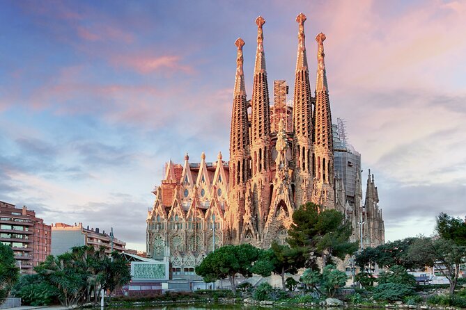 Sagrada Familia Closing Time Tour with Rooftop Views - Who should book this Sagrada Familia tour?