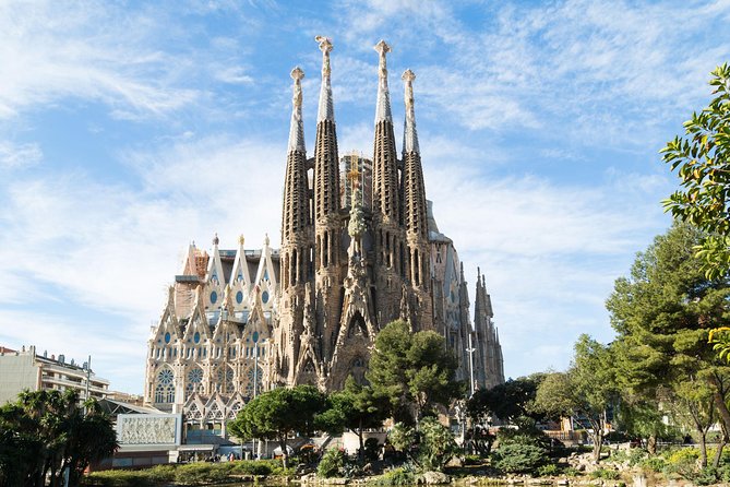 Sagrada Familia English Guided Tour & Optional Tower Access - What you will see inside for 90 minutes