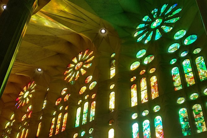 Sagrada Familia English Guided Tour & Optional Tower Access - Is the tower upgrade worth it?