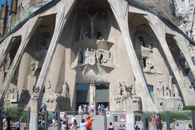 Sagrada Familia Evening Private Tour with Expert Guide - The $82.27 price and what it buys you