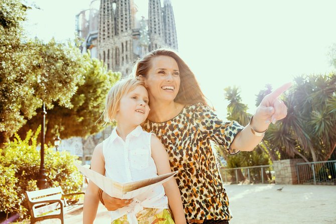 Sagrada Familia Express Private Guided Tour - Entering the basilica with advance admission