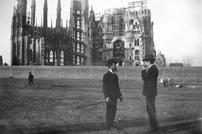 Sagrada Familia Exterior Free Tour: Stories, Secrets & Symbolism - What you will not see inside