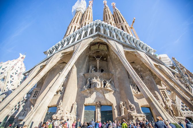 Sagrada Familia Fast Track Guided Tour with Towers Access - Fast-track entry does not skip security