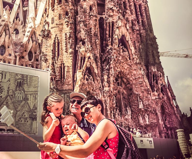 Sagrada Familia & Gaudi Guided Tour Private or Small Groups - A smart way to connect Barcelona’s Gaudí sights