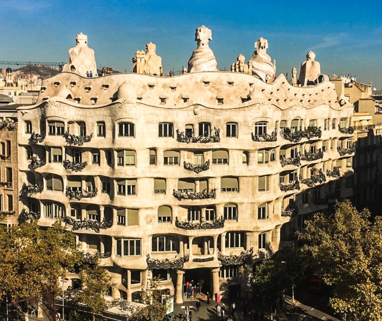 Sagrada Familia & Gaudi Guided Tour Private or Small Groups - Passeig de Gràcia, Casa Batlló, and Casa Milà